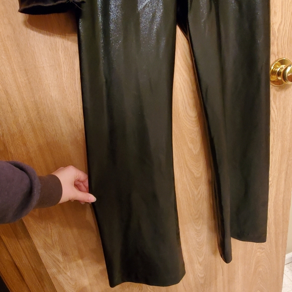 One-piece black costume - Picture 8 of 13